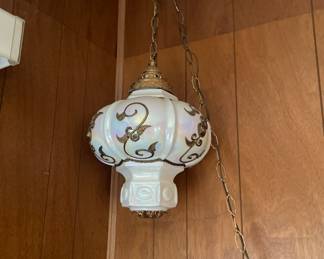 Vtg  Milk Glass Globe Lamp