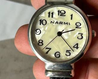 Narmi watch