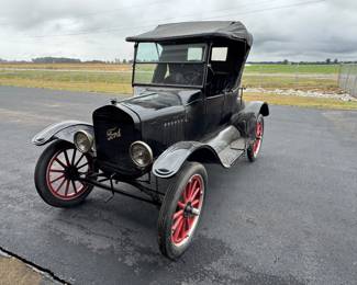 Ford Model T No Key. Not running. Has been sitting for a long period, Needs restored. Not running. Title not in name.