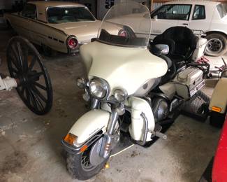 Harley Davidson Custom Trike Motorcycle Not running, buried in bar. rodent exposure. Title & keys unknown. This item is being sold from where it sits in Tennessee. As is, where is. Must be picked up on site in Tennessee, location is an hour north of Memphis. All transport & pick up is the responsibility of the buyer.