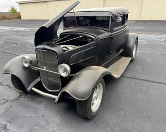 1932 Ford Custom Street Rod Fiberglass body. Will run with basic maintenance, with keys. Was stored in airplane hangar. Title status unknown