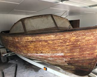 Chris Craft Wood Fishing Boat Needs restoration. Being sold from where it sits in Tennessee. Must be picked up on site in Tennessee an hour north of Memphis. All transport & pick up is the responsibility of the buyer. This item is being sold from where it sits in Tennessee. As is, where is. Must be picked up on site in Tennessee, location is an hour north of Memphis. All transport & pick up is the responsibility of the buyer.