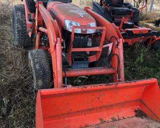 Kubota B7610 Tractor With LA364 Front End Loader Not running, Been sitting exposed to the elements for a long period of time.This item is being sold from where it sits in Tennessee. As is, where is. Must be picked up on site in Tennessee, location is an hour north of Memphis. All transport & pick up is the responsibility of the buyer.
