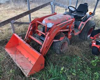 Kubota B7610 Tractor With LA364 Front End Loader Not running, Been sitting exposed to the elements for a long period of time.This item is being sold from where it sits in Tennessee. As is, where is. Must be picked up on site in Tennessee, location is an hour north of Memphis. All transport & pick up is the responsibility of the buyer.
