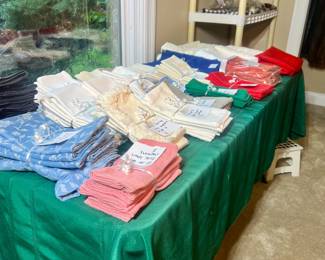 Various linen napkins