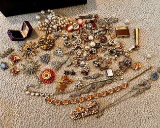 Nice selection of jewelry