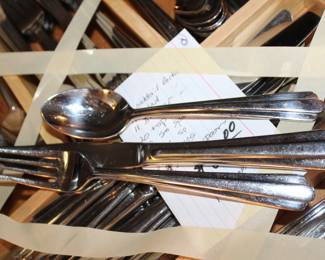 large set stainless flatware