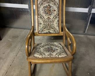 Rocking chair, traditional look