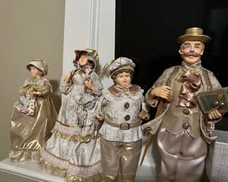 More Christmas Singers!