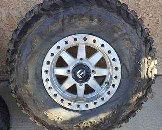 15" Fuel Off-Road Wheel with 32" BFG tire