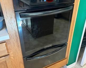 Frigidaire Gallery Gas Wall Oven with Air Fry
Excellent working condition! Like new. Used maybe once or twice.
You must be above to remove and load yourself 
