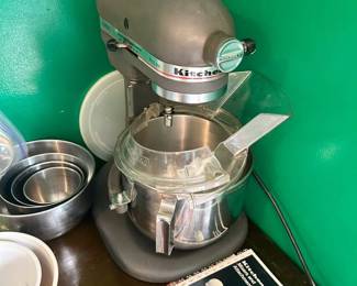 Vintage KitchenAid ProLine Mixer
Good working condition 
Includes shield, booklets, bowl, bowl lid (cracked), paddle, dough hook & whisk attachments.