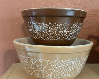 Pair of Vintage Pyrex Woodland Pattern Mixing Bowls
$35 for the set
Great condition. No chips or cracks.
Some wear on inside from use.
Small bowl measures: 
5 1/2” x 3 1/2”
Larger bowl measures: 
7 1/4” x 3 1/2