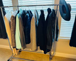 Women's Outerwear M - L