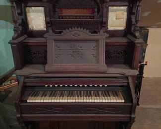 Pump organ