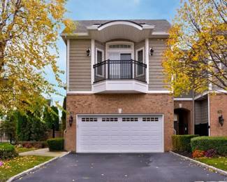 ESQUISITE MEADOWBROOK POINT ESTATE HOME