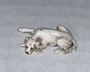 Mini Metal Spaniel Dog Figurine – Hand Painted Lying Puppy, Dollhouse / Railroad Model