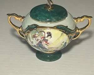  Ardleigh Elliott Beauties of the Red Mansion Music Box 1999 Emperor’s Waltz