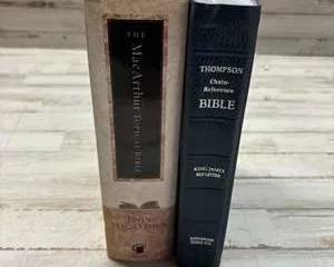 Bible Study Lot MacArthur Topical Bible NKJV & Thompson Chain-Reference KJV