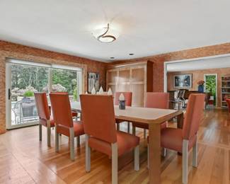 8 HEDGEROW DINING ROOM