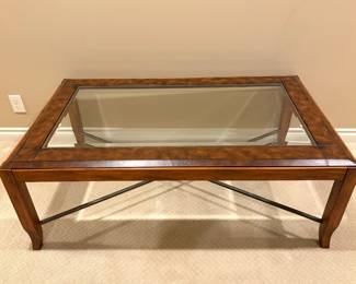 AVAILABLE FOR EARLY PURCHASE 

Beautiful solid wood, leather trim coffee table in like new condition. More pictures available upon request - $125

30“(L) x 50“(W) x 18“(H) 