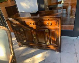 Dressers  / Server 