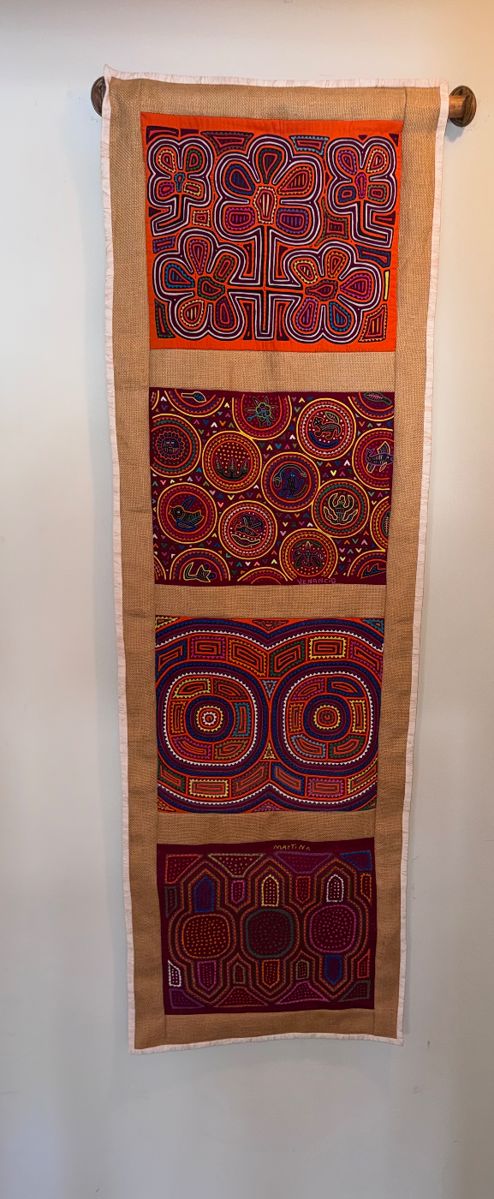 Mola from Panama
Embroidered with the name MAITINA & VENACIO