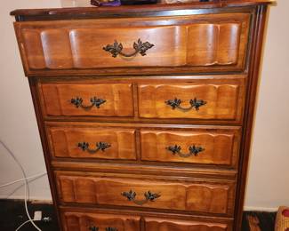 Wood Chesser ( chest of) drawer