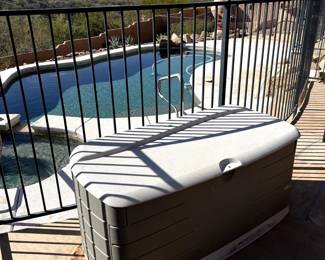 Rubbermaid Outdoor Storage Box