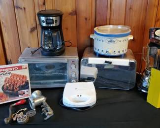SA196Vintage Kitchen Appliances And More 