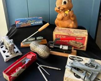 SA126Vintage Nut Crackers And Cookie Jar