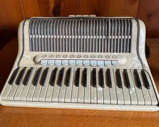SA143VConcerto Accordion