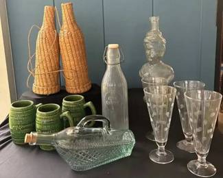 SA129Vintage Vino And Beer Mugs