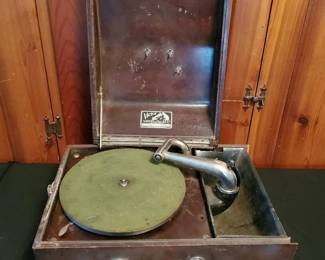 SA193VVictor Victrola Portable Phonograph 