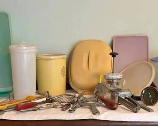 SA187Vintage Tupperware And More