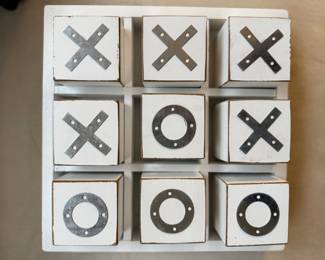 To. Tac Toe table set