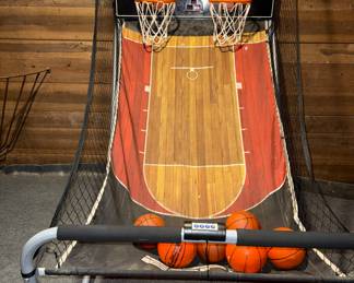 Hoops basketball with 6 balls