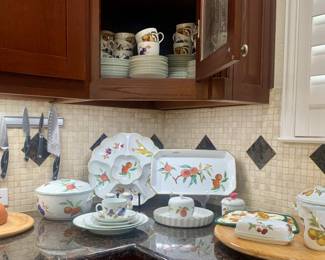 Royal Worcester Eversham vale 55 piece china set