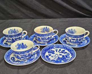 Vintage 4 Blue Willow Tea Cups with 5 Saucers