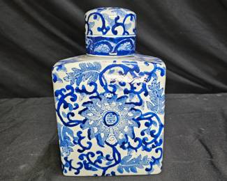 Blue/White Porcelain Chinoiserie Export Ginger Jar