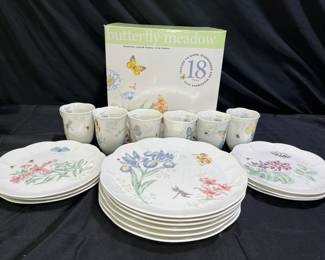 New in Box 18 Piece Lenox Butterfly Meadow Dish