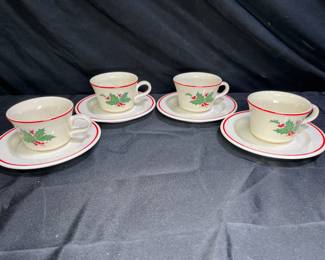 4 Anchor Hocking Holiday Wreath Cups & Saucers
