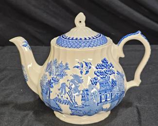 Ribbed Blue Willow Tea Pot with Lid