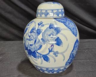 Vtg Blue & White Lotus Flower Porcelain Ginger Jar