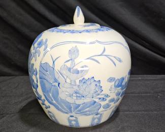 Chinese Lotus Flower Design Lidded Pot