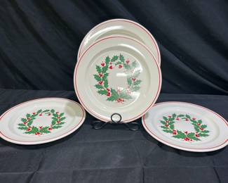 4 Anchor Hocking Holiday Wreath Dinner Plates
