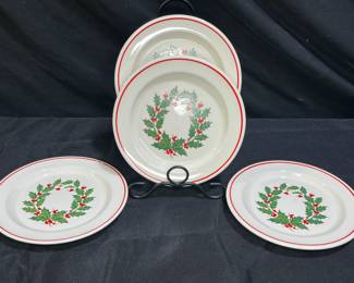 4 Anchor Hocking Holiday Wreath Bread Plates