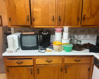 Tv/Dvd player , bread machine , various Tupperware items . Located in kitchen 
