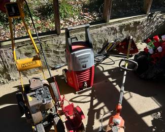 Mclane Edger . Stihl trimmer 