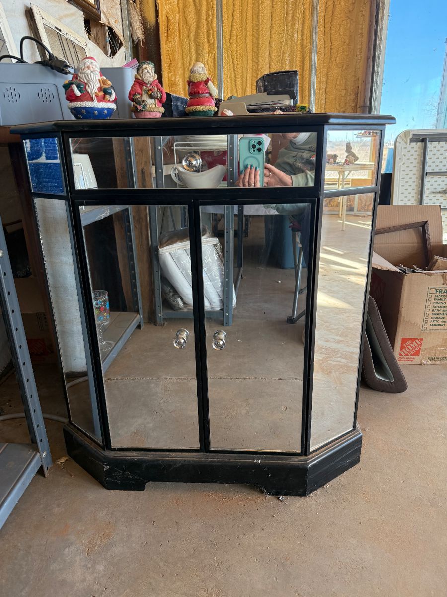 Mirrored cabinet 75.00